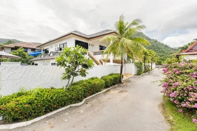 Chonlada Holiday Home - 2 BR Pool Access Bungalow - Kamala Beach – Foto 8